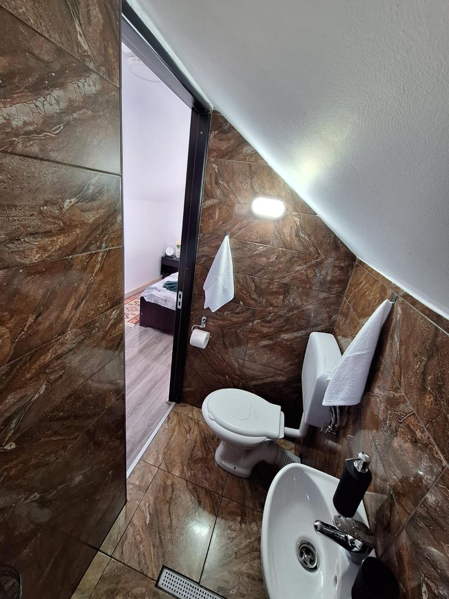 La 3 Stejari, Calimanesti 호텔 Salatrucel 외부 사진